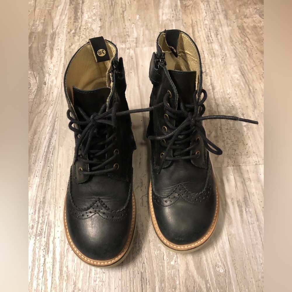 Young soles Lace-Up Brogue Boots black